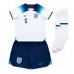 Camiseta Inglaterra John Stones #5 Primera Equipación Replica Mundial 2022 para niños mangas cortas (+ Pantalones cortos)